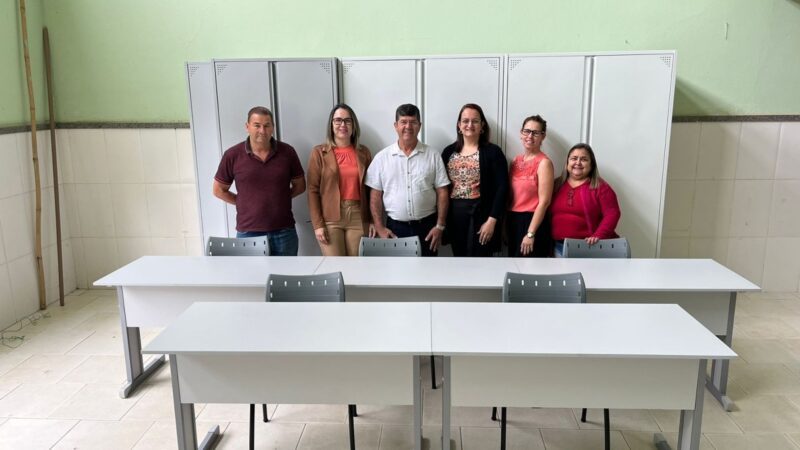 Secretaria de Educação reforça escola municipal com entrega de mobiliário.