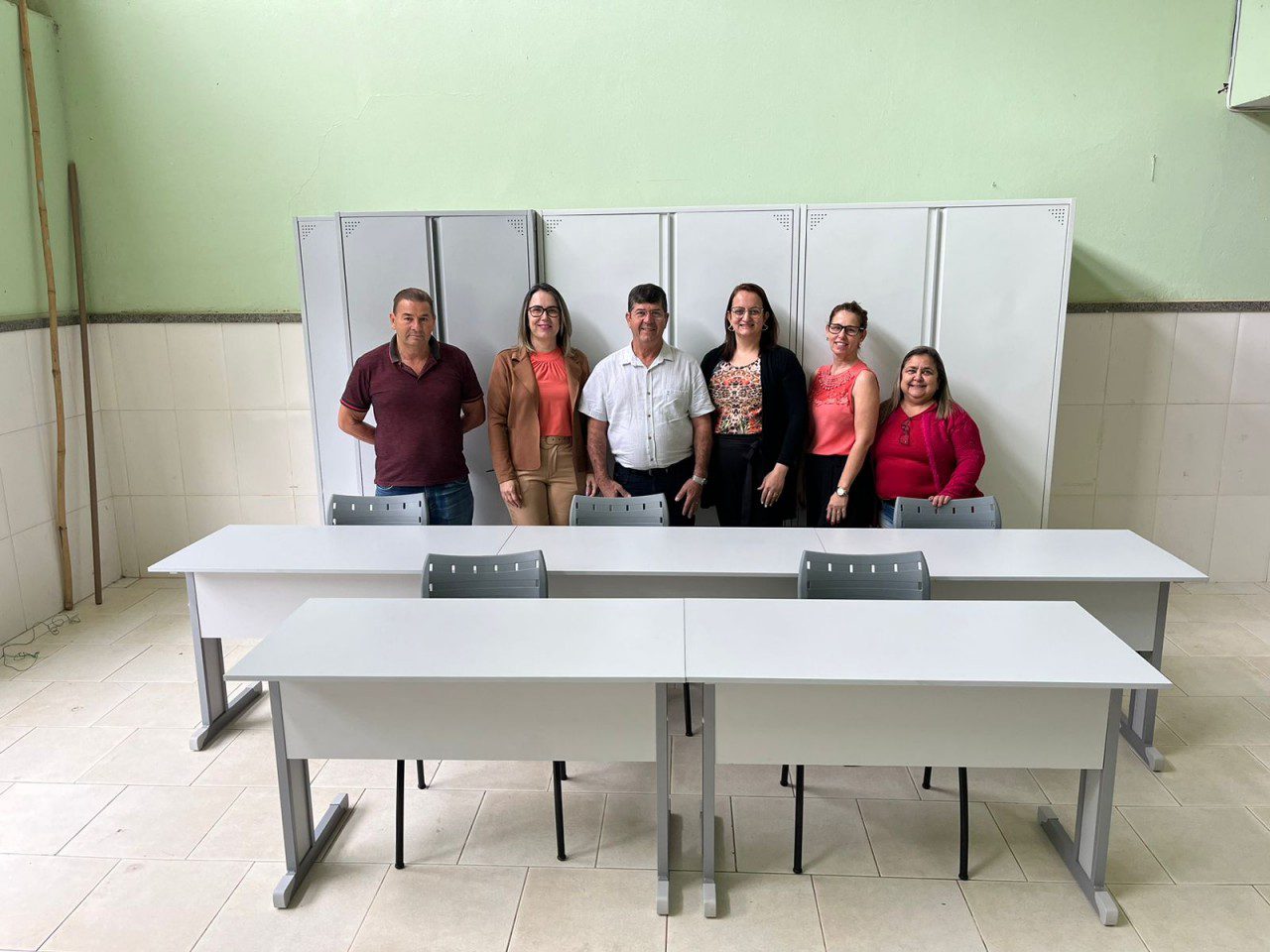 Secretaria de Educação reforça escola municipal com entrega de mobiliário.