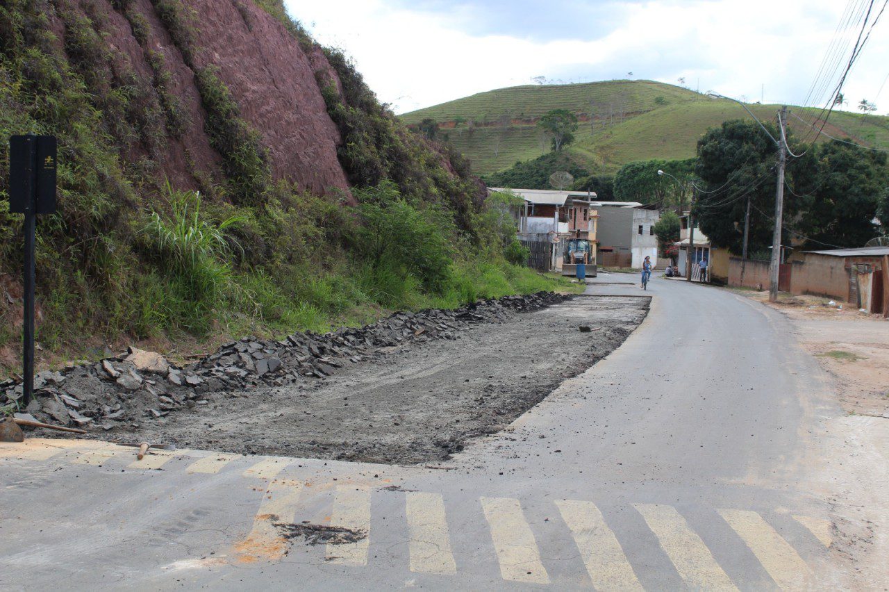 Pavimentação em Recuperação: Avenida Sérgio Ricardo Januário Couzi Recebe Reparos.