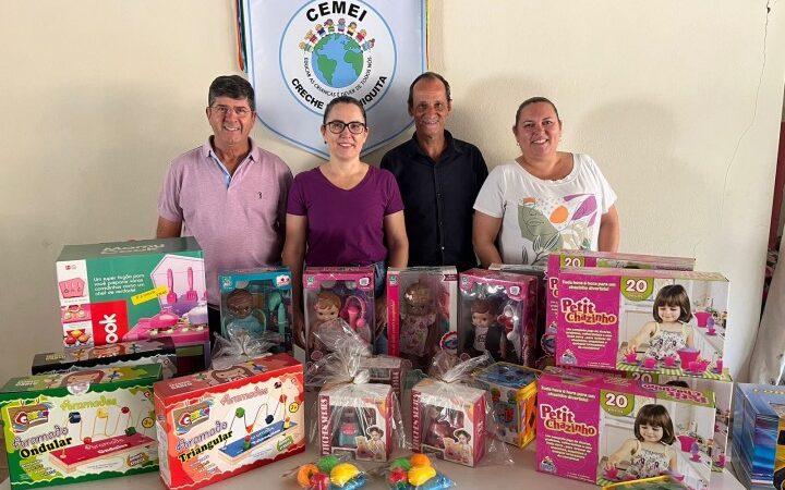 Crianças Recebem Brinquedos da Prefeitura de Guaçuí na Creche Dona Niquita.