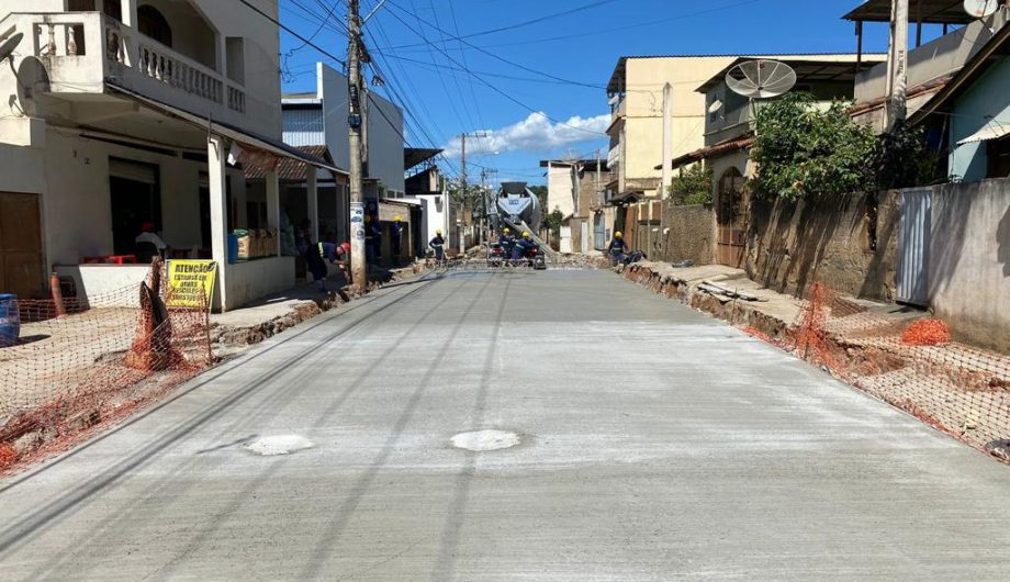 Melhorias nas Vias: Obras de Pavimentação em Cachoeiro Beneficiam Sede e Interior.