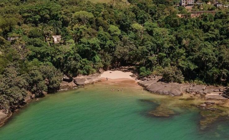 Maravilha Escondida: Desvendando os Segredos da Praia do Morcego em Guarapari