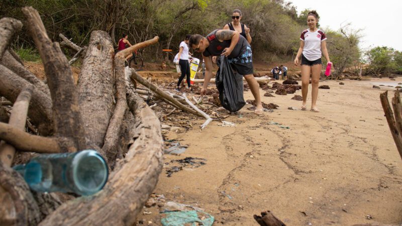 Piúma em Ação: Mutirão de Limpeza do Rio Inspira Consciência Ambiental