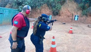 Treinamento Avançado: Guarda Civil Municipal de Cachoeiro Recebe Instruções sobre Armamentos de Alta Precisão