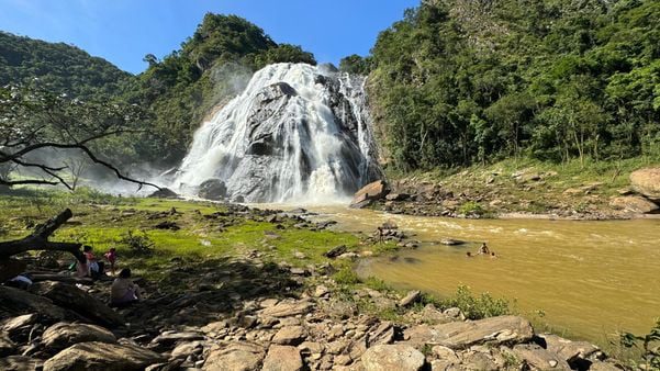 Alegre: Cachoeira da Fumaça Surpreende com seu Tamanho e Volume