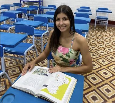 Determinação Vitoriosa: Aluna de Escola Publica de Muqui Alcança Nota Mil na Redação do Enem com Videoaulas