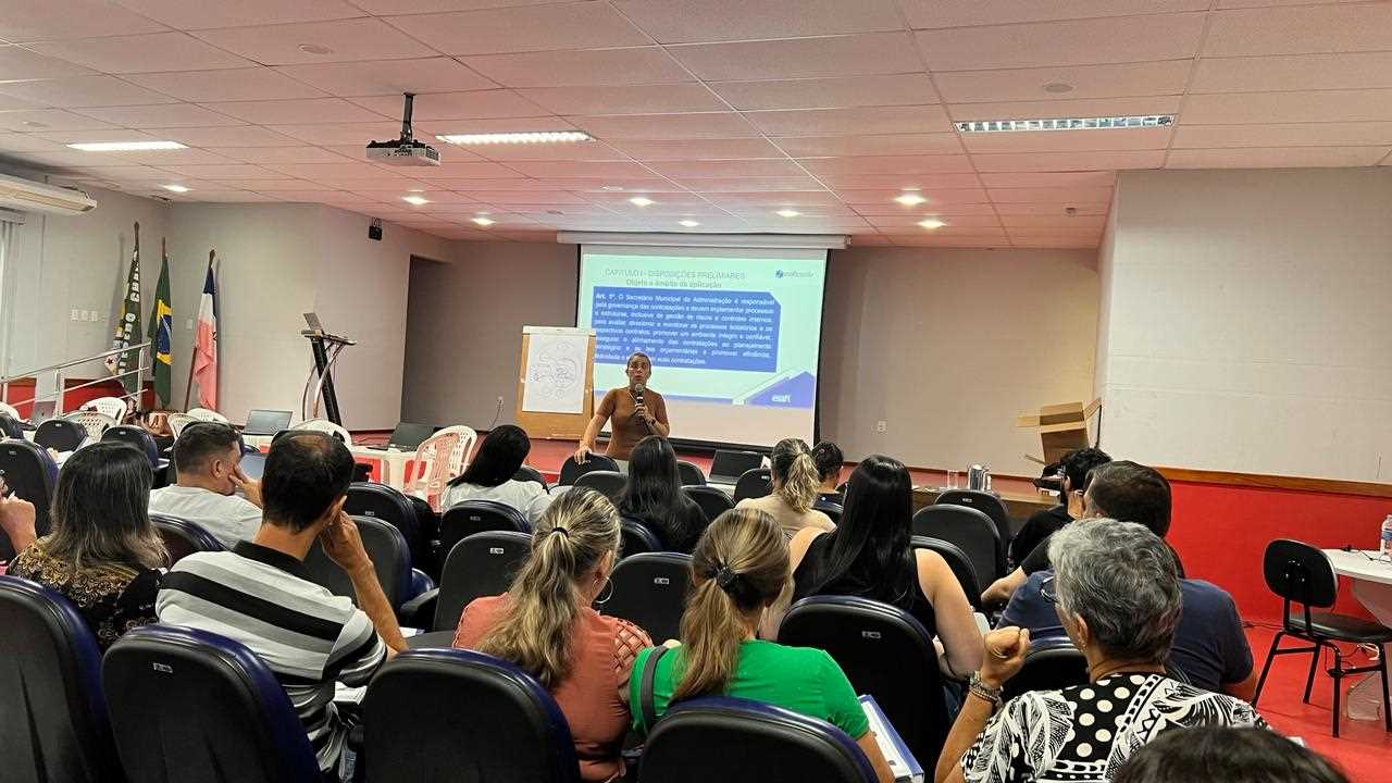 Servidores municipais participam de curso sobre a Nova Lei de Licitações