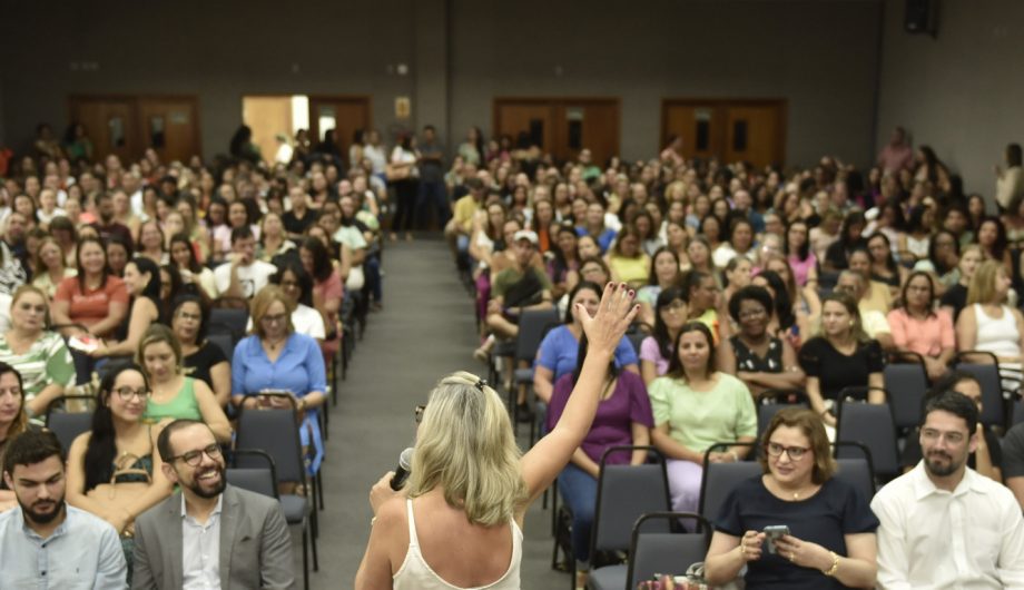 Início Educacional: Servidores da Rede Municipal de Cachoeiro Recebem Formação para o Ano Letivo