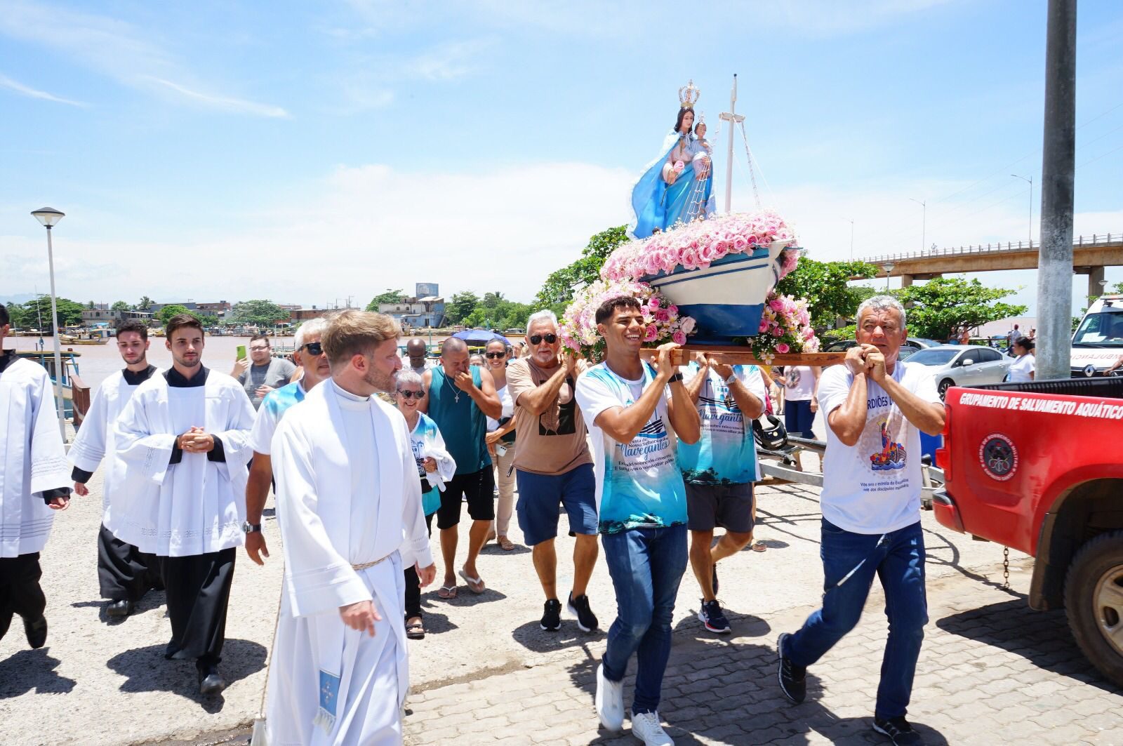 Devoção Marítima: Procissão de Nossa Senhora dos Navegantes Acolhe Centenas de Fiéis em Marataízes