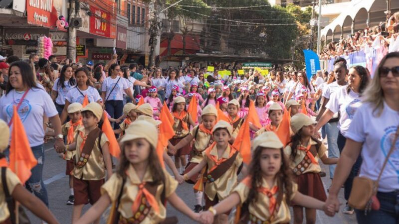 Aniversário de Emancipação de Cachoeiro: Desfile Escolar em Homenagem aos 157 Anos