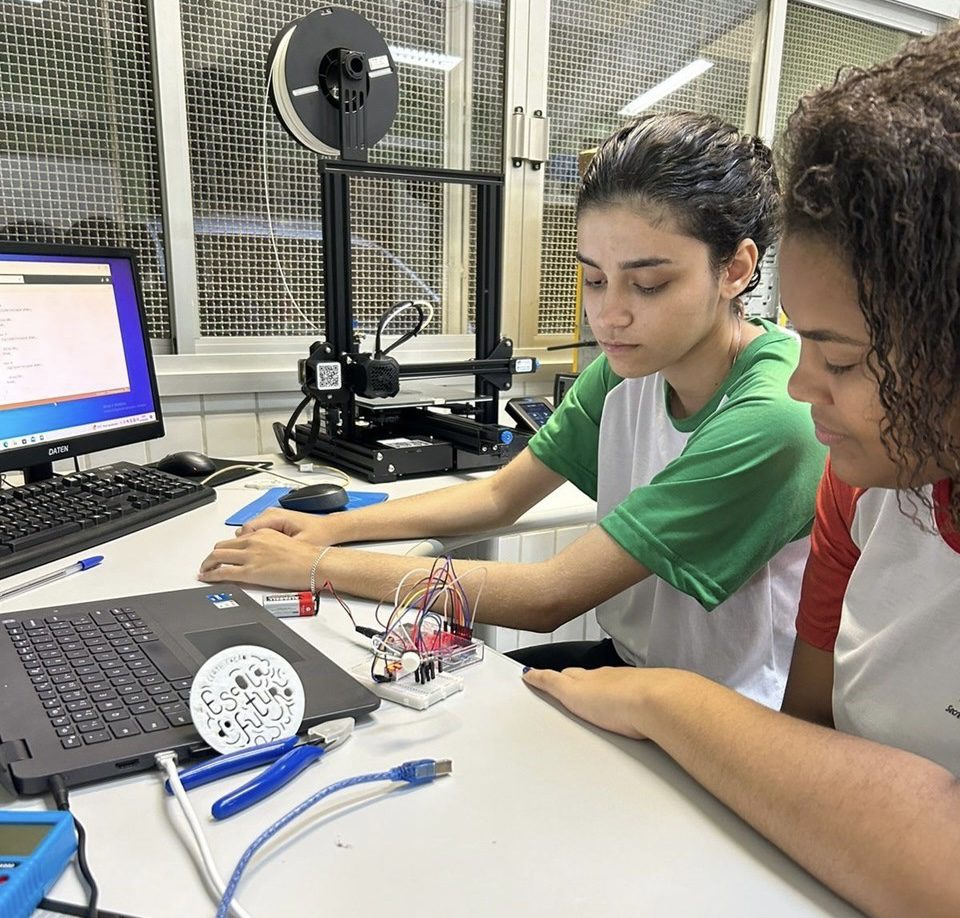 Inovação na Educação: Escola de Cachoeiro de Itapemirim Introduz Projetos de Robótica Educacional