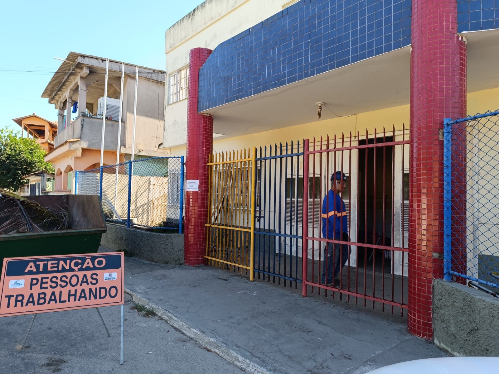 Obra de reforma da escola de Parati tem início