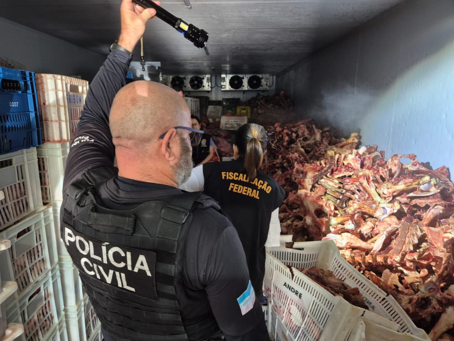 Polícia Apreende 17 Toneladas de Resíduos Animais em Fábrica de Alimentos em Guarapari