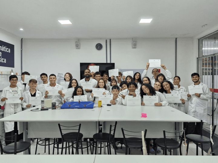 Orgulho da Educação: Clube de Física e Astronomia de Escola em Guarapari Recebe Reconhecimento da Sociedade Brasileira de Física