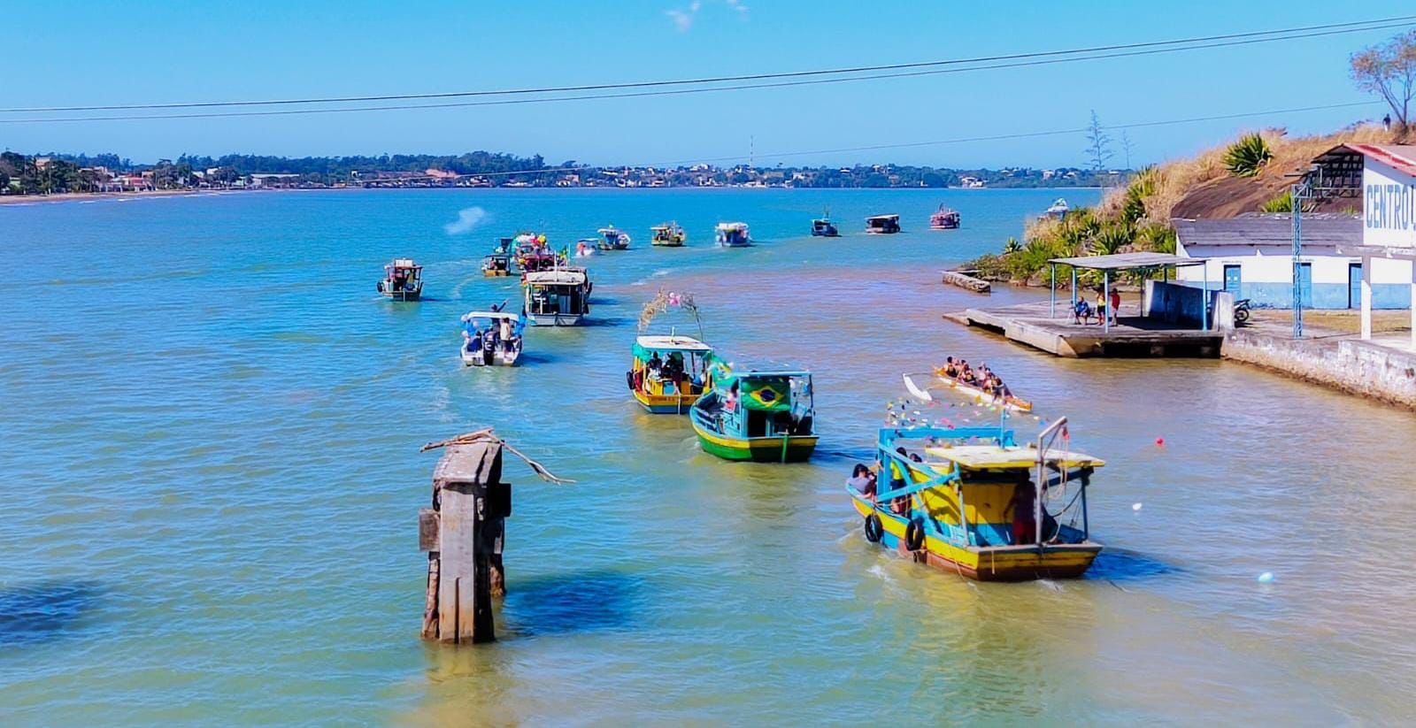 Anchieta Sedia Grande Procissão Marítima com Dezenas de Embarcações