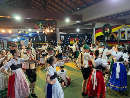 Marechal Floriano celebra Noite Alemã com culinária e danças nacionais