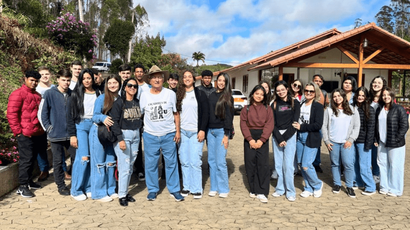 Alunos de Alfredo Chaves Exploram Instituto Nacional da Mata Atlântica e Fazenda Ecológica