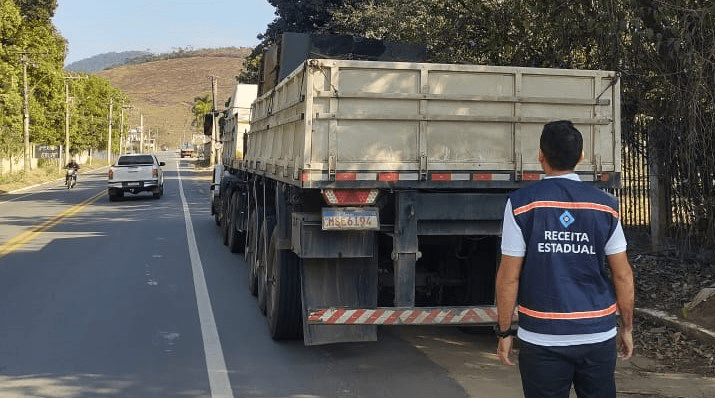 Blitz em Cachoeiro de Itapemirim Autua Transporte Irregular de Mercadorias Sem Nota Fiscal