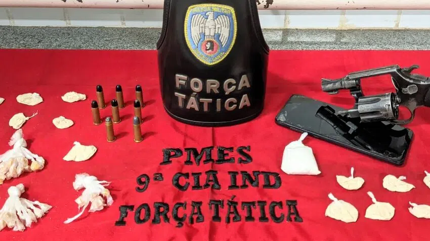 Armas e Drogas são encontradas com Motorista e ele é preso em Marataízes