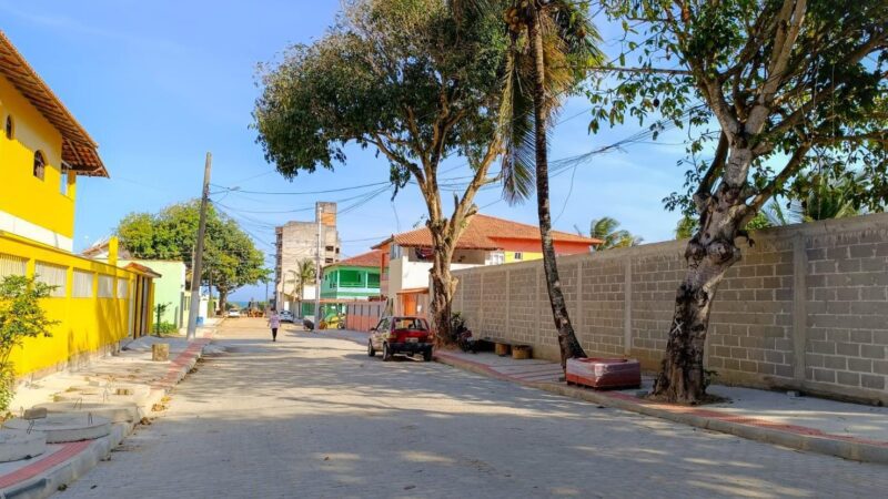 A cidade de Anchieta está realizando drenagem e pavimentação em 12 ruas do bairro Castelhanos