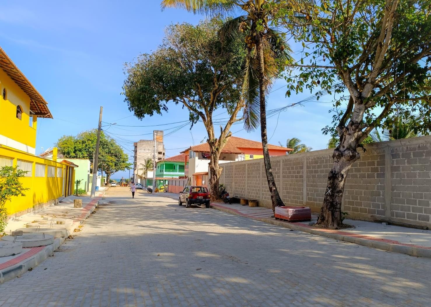 A cidade de Anchieta está realizando drenagem e pavimentação em 12 ruas do bairro Castelhanos