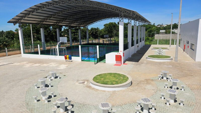 Praça São Pedro é inaugurada pelo governador, que anuncia mais investimentos em Anchieta