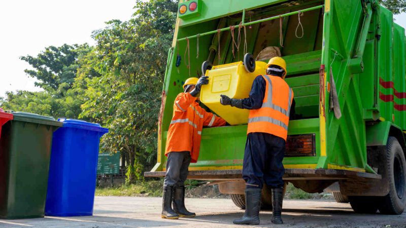 Prefeitura de Anchieta aumenta a frequência de coleta de lixo no verão